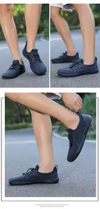 Dettagli scarpe a piedi nudi in mesh blu navy con suole leggere in schiuma EVA