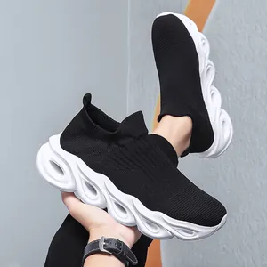Ademende herensneakers van mesh met witte vlamzool en comfortabel slip-on ontwerp