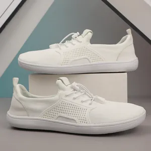 Scarpe a piedi nudi in rete traspirante bianche per uomo e donna con lacci elastici