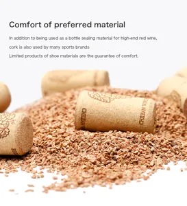 Gros plan de grains de liège naturel et de bouchons de vin pour semelles de chaussures