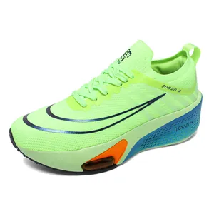 Scarpe da corsa verde fluorescente con tomaia in mesh e suola con ammortizzazione ad aria