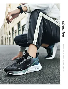 Chaussures de course style urbain dégradé noir et cyan avec amorti plaque de carbone premium