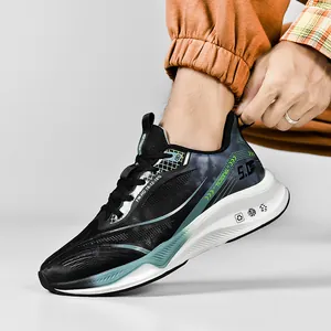 Chaussure de course noire en cuir pour homme avec détails verts et semelle amortie