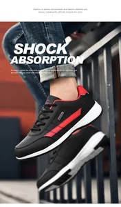 Makro-Seitenansicht schwarzer Leder-Freizeitschuhe mit roten Akzenten und Waterproof-Tag
