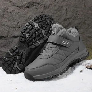 Bottes de neige d'hiver gris foncé avec doublure en fausse fourrure et semelle antidérapante