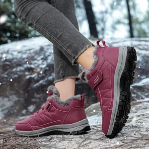 Bottes de neige d'hiver bordeaux avec doublure en fausse fourrure et fermeture velcro
