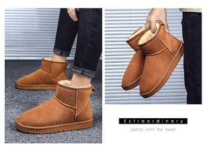 Détail de bottes de neige marron en daim avec doublure en laine et semelle antidérapante