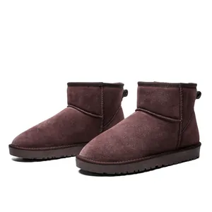 Bottes de neige classiques en daim bordeaux avec semelles antidérapantes et doublure chaude