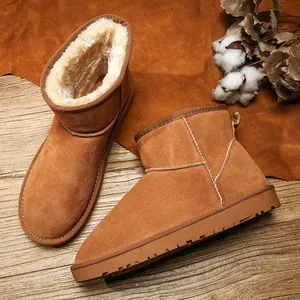 Bottes de neige classiques en cuir marron avec doublure en fourrure et semelle gomme