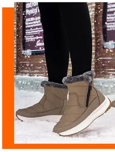 Außenaufnahme brauner Winter-Schneestiefel mit Kunstpelzfutter und seitlichem Reißverschluss