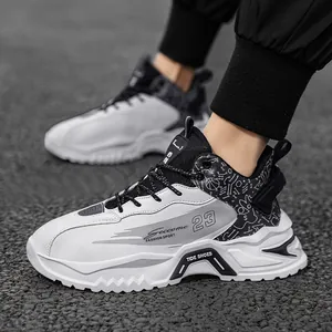 Herren Sneaker mit dicker Sohle, grau-schwarzem Patchwork und Graffiti-Fersen-Dekor