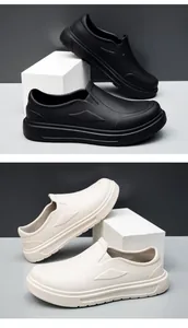 Seitenansicht wasserdichter, rutschfester Arbeitsschuhe in Schwarz und Beige mit Details