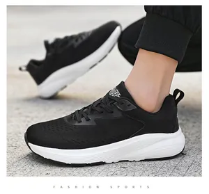 Détail de la maille respirante et de la semelle amortissante de ces baskets de sport