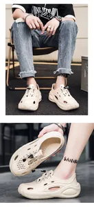 Detailansicht beige EVA Gartenschuhe mit hohlen Ausschnitten und dicken rutschfesten Sohlen