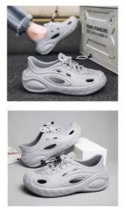 Details grauer EVA-Gartenschuhe mit atmungsaktiven Löchern und Kordelzug-Schnürsenkeln