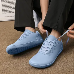 Lichtblauwe vrijetijdsschoenen voor heren met antislipzool en gegolfde stiksels