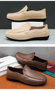 Détails de couture à la main sur des mocassins en cuir beige et marron foncé