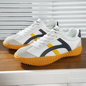Retro-Ledersneaker für Paare mit rutschfester Gummi-Stollensohle in herbstlichen Farben