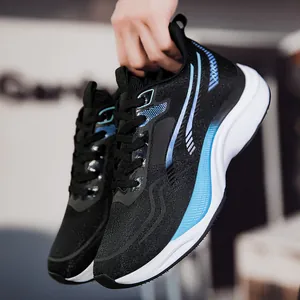 Herren Laufschuhe aus atmungsaktivem Mesh mit stoßfester Sohle und blauen Akzenten