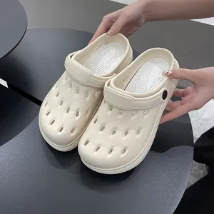 Sabots de jardin beiges pour hommes et femmes avec bride réglable et semelle souple