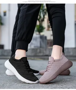 Détail de la maille tricotée respirante et du design à lacets sur baskets de course