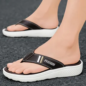 Tongs pour hommes avec semelles épaisses antidérapantes et lanières rayées