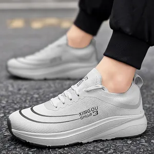 Lichte ademende hardloopschoenen met brede neus in lichtgrijs voor heren en dames