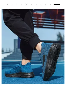 Détail de la maille tricotée respirante et de la semelle en caoutchouc des chaussures de sport
