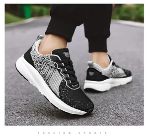 Trageaufnahme der leichten, atmungsaktiven Mesh-Sneaker mit dicker rutschfester Sohle