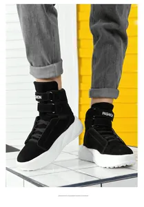 Detailaufnahme schwarzer High-Top-Sneaker mit weißer EVA-Sohle und Klettverschluss