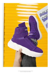 Detailansicht lila hoher Plateau-Sneaker mit EVA-Sohle und praktischen Klettverschlüssen