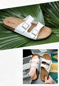 Detailopname van witte leren gespen en kurken voetbed op Birkenstock-stijl slippers voor dames