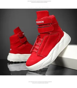 Detail von roten High-Top-Sneakern mit Klettverschluss und leichter EVA-Schaumsohle