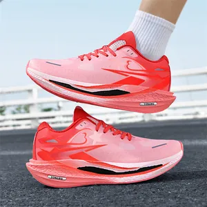 Scarpe da corsa leggere rosa sfumato con piastra in carbonio e suola ammortizzante