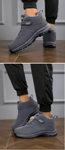 Détail de bottes d'hiver grises avec doublure en peluche, velcro et semelle d'extérieur