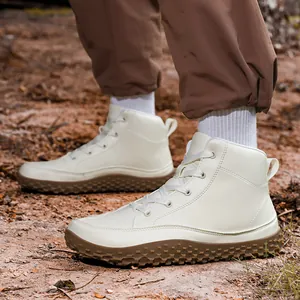 Botas de senderismo impermeables para hombre en blanco crema con suela antideslizante