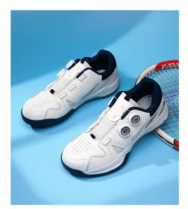 Detalle de zapatillas deportivas con sistema de doble ajuste giratorio y transpirabilidad