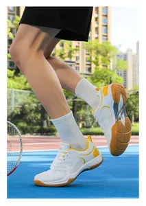 Photo d'action de chaussures de badminton respirantes avec semelles antidérapantes