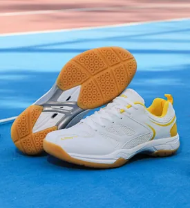 Détail de chaussures de sport respirantes avec semelles antidérapantes en gomme