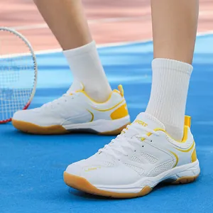 Chaussures de badminton respirantes blanc et jaune avec semelles antidérapantes sportives