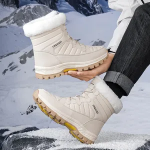 Hoge wintersneeuwlaarzen met bontvoering en antislip profielzool voor buitenactiviteiten
