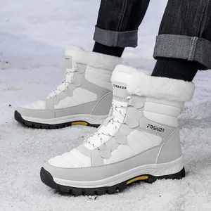 Hoge sneeuwlaarzen met dikke lamswolvoering en antislip rubberen zool voor de winter