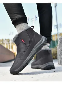 Detailansicht der Winter-Walkingschuhe mit dickem Plüschfutter und rutschfester Sohle