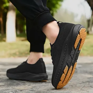 Baskets homme grande taille en maille respirante avec semelles antidérapantes noires