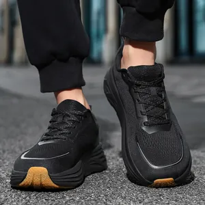 Scarpe da corsa uomo a pianta larga in mesh nero con suola spessa per sport all'aperto
