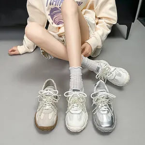 Damen Plateauschuhe aus Leder mit Perlenverzierung in Weiß, Beige und Metallic-Silber