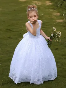 Elegante vestido de encaje blanco para niña con lazo y diadema de flores
