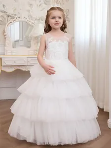 Witte mouwloze prinsessenjurk van kant met gelaagde tule rok voor bruidsmeisjes