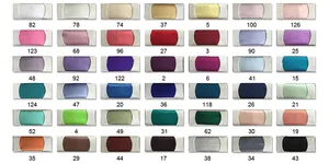 Carta de colores detallada con 42 tonos de cintas de raso brillantes y códigos numéricos