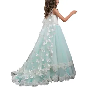Vestido de niña verde menta con mariposas 3D y larga cola de tul para celebraciones
